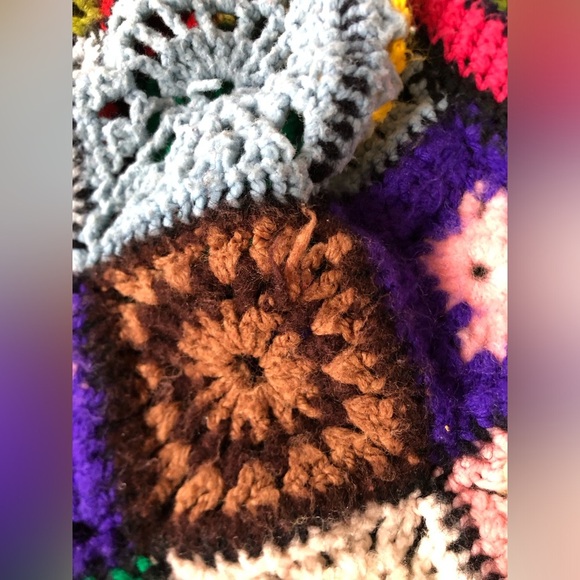 1970s Hand Crocheted Granny Square Blanket - Picture 14 of 15